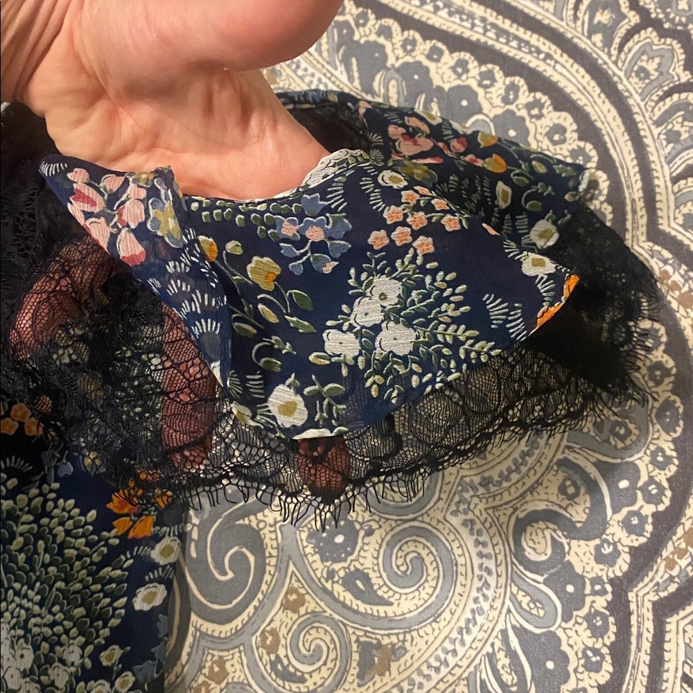 Miss Me Floral Black cold shoulder Top - Picture 3 of 10